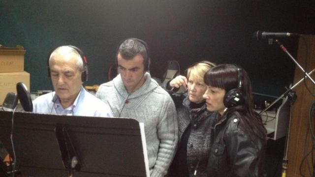 Maribel, junto a su marido y dos hijos.