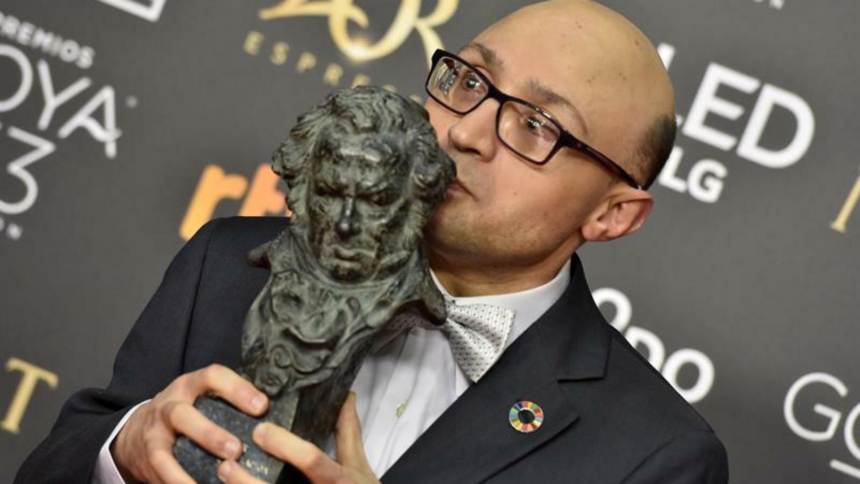 Jesús Vidal con su premio Goya.