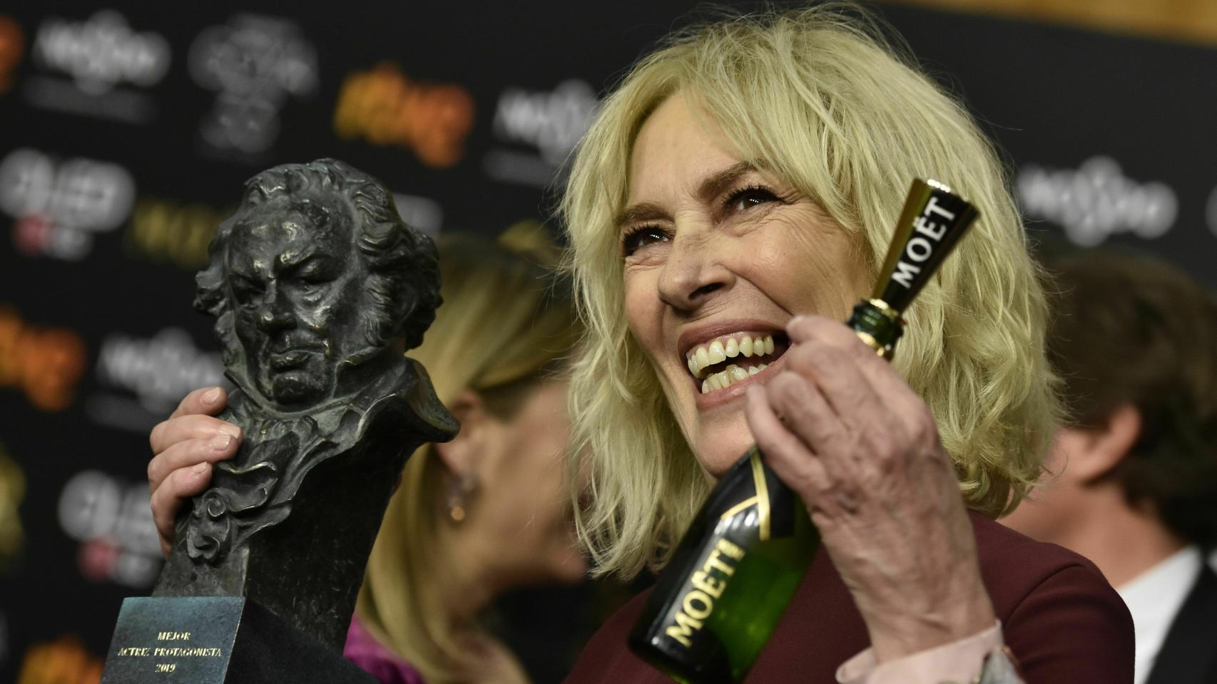 Susi Sánchez, con su premio.
