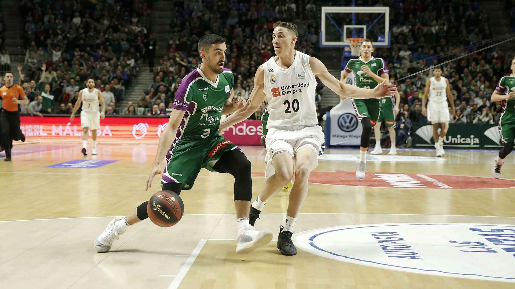 Jaime Fernández ante Jaycee Carroll. Autor: ACB.