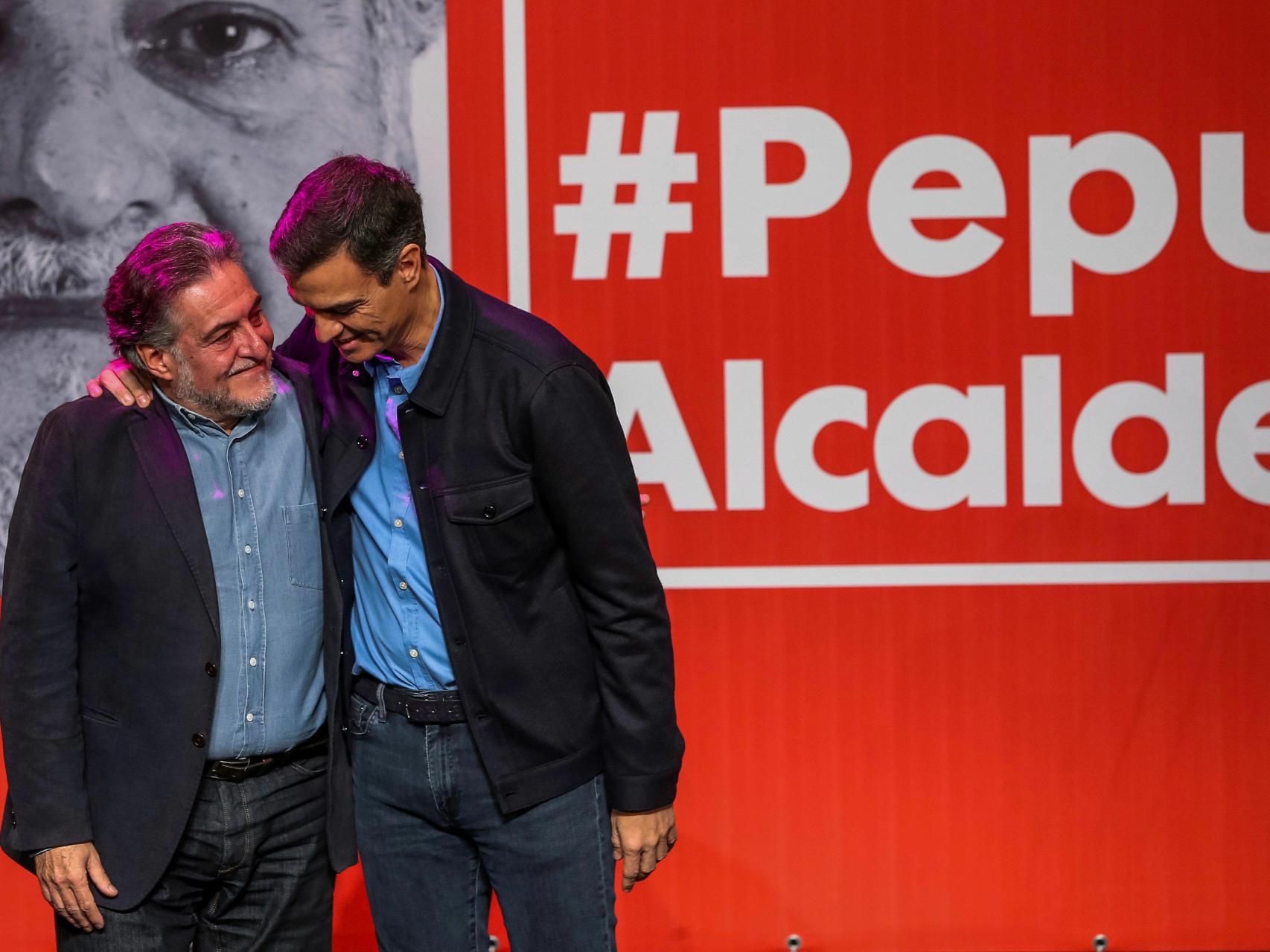 Pedro Sánchez presentó a Pepu Hernández como candidato a las primarias de Madrid.