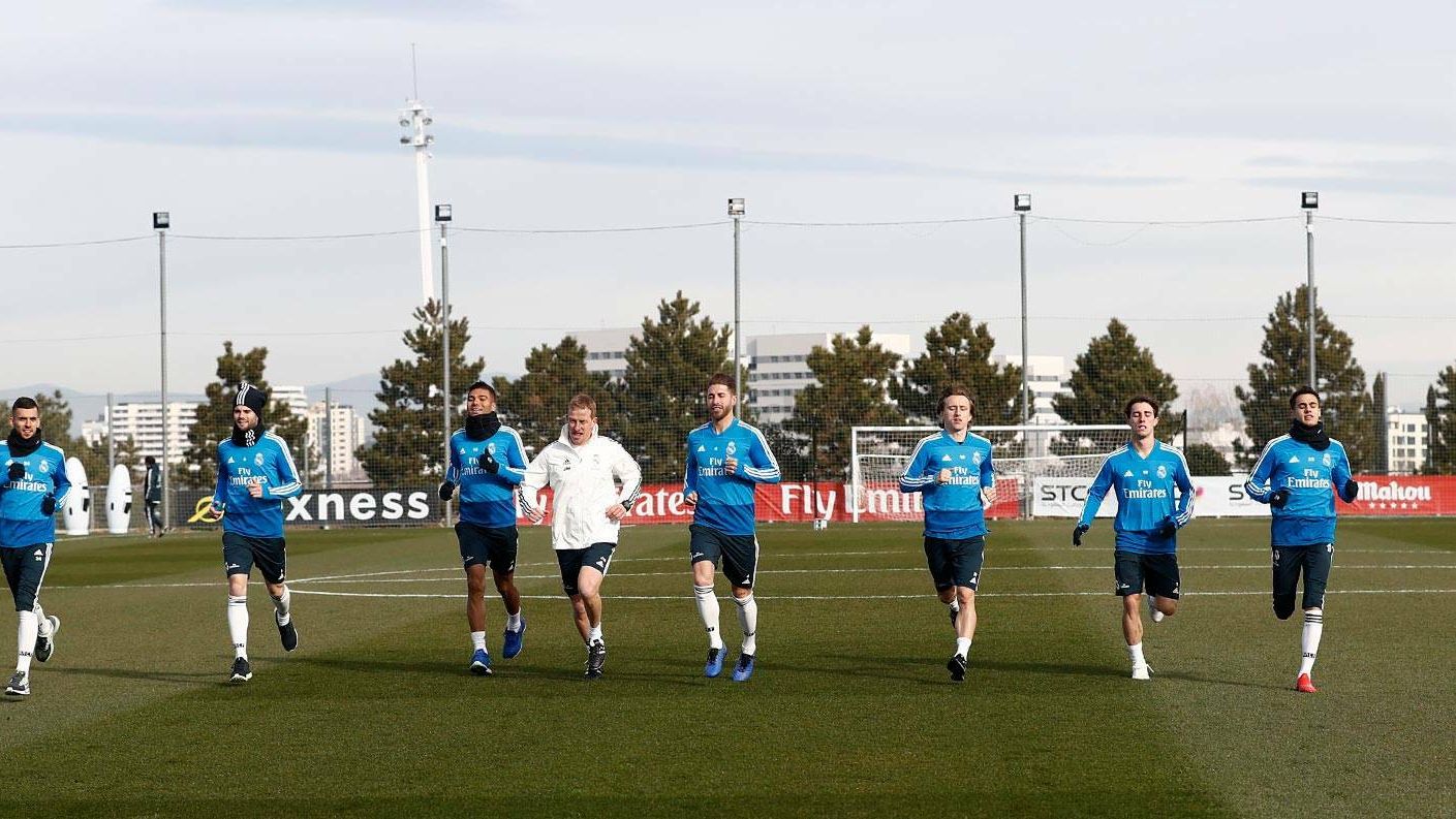Varios jugadores del Madrid durante un entrenamiento