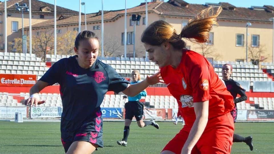El Terrassa Femenino contra el EF Manu Lanzarote. Foto: Twitter (@TerrassaFC y @juanmamedina_)