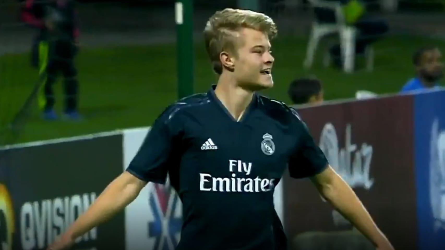Andri Gudjohnsen celebra un gol del Juvenil C