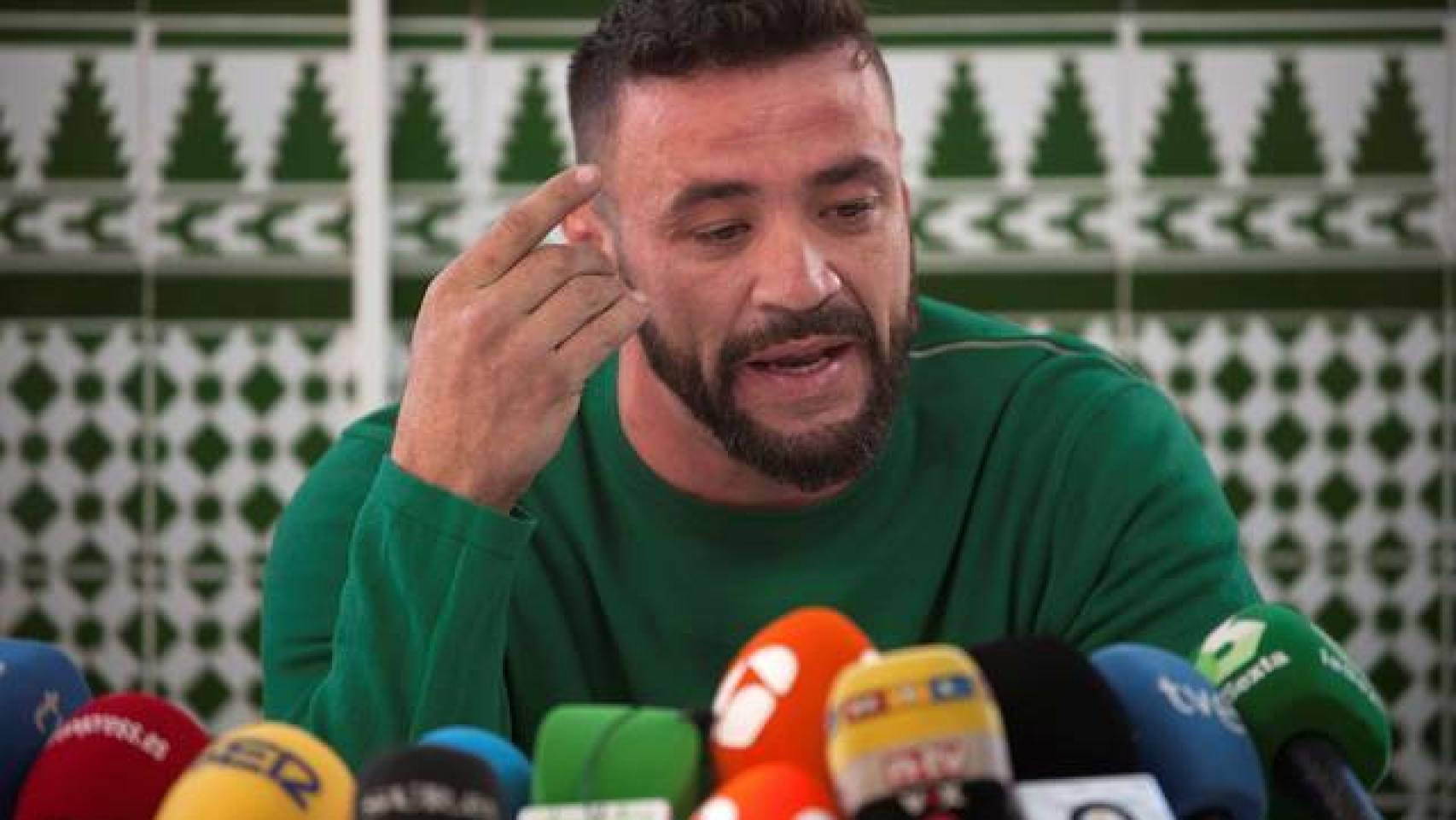 David Serrano, dueño de la finca en la que murió Julen, en una rueda de prensa cuando el niño seguía en el pozo.