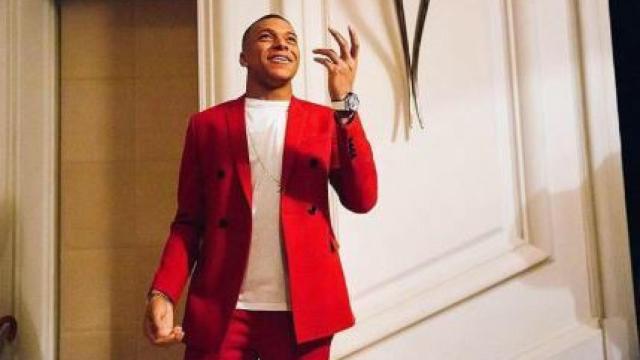 El 'outfit' rojiblanco de Mbappé. Foto: Instagram (@k.mbappe)