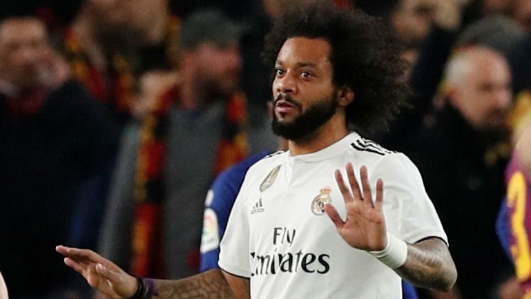 Marcelo habla con Kroos durante El Clásico