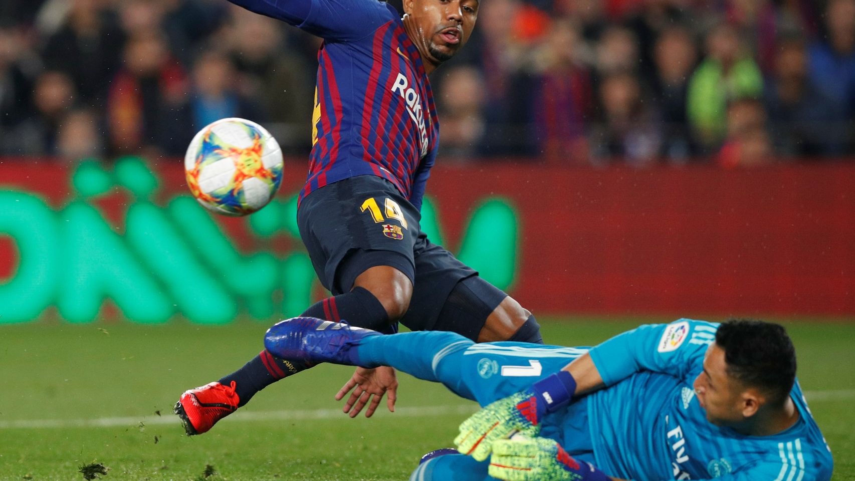 Keylor Navas detiene un contragolpe de Malcom