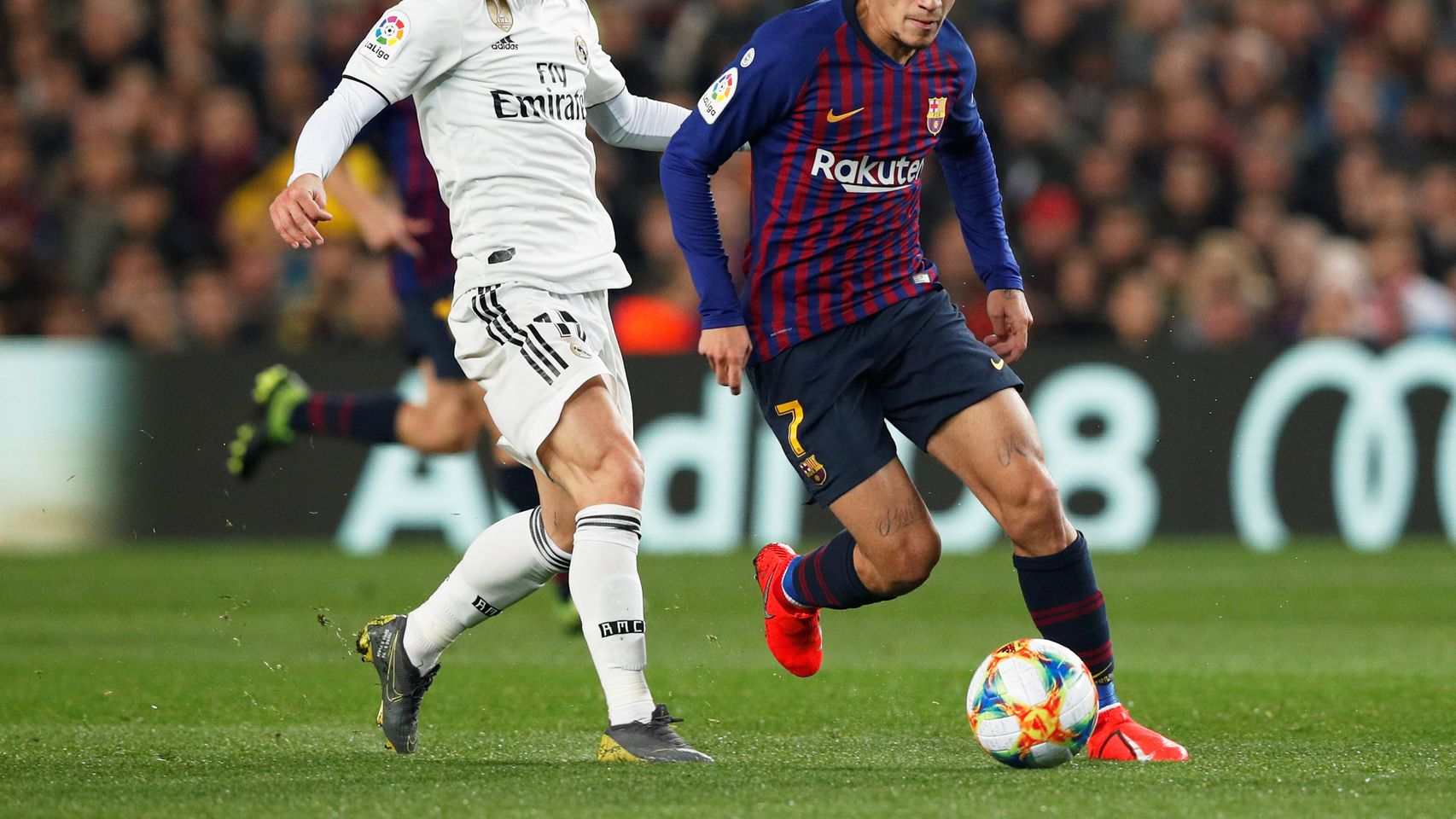 Luka Modric presionando Coutinho