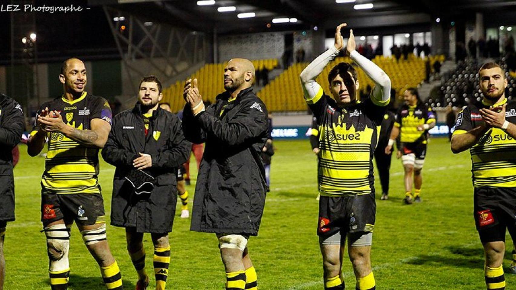 Jugadores del US Carcassonne XV durante un partido. Twitter: (@USCXV)