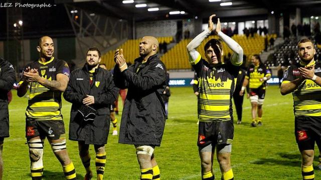 Jugadores del US Carcassonne XV ‏ durante un partido. Twitter: (@USCXV)