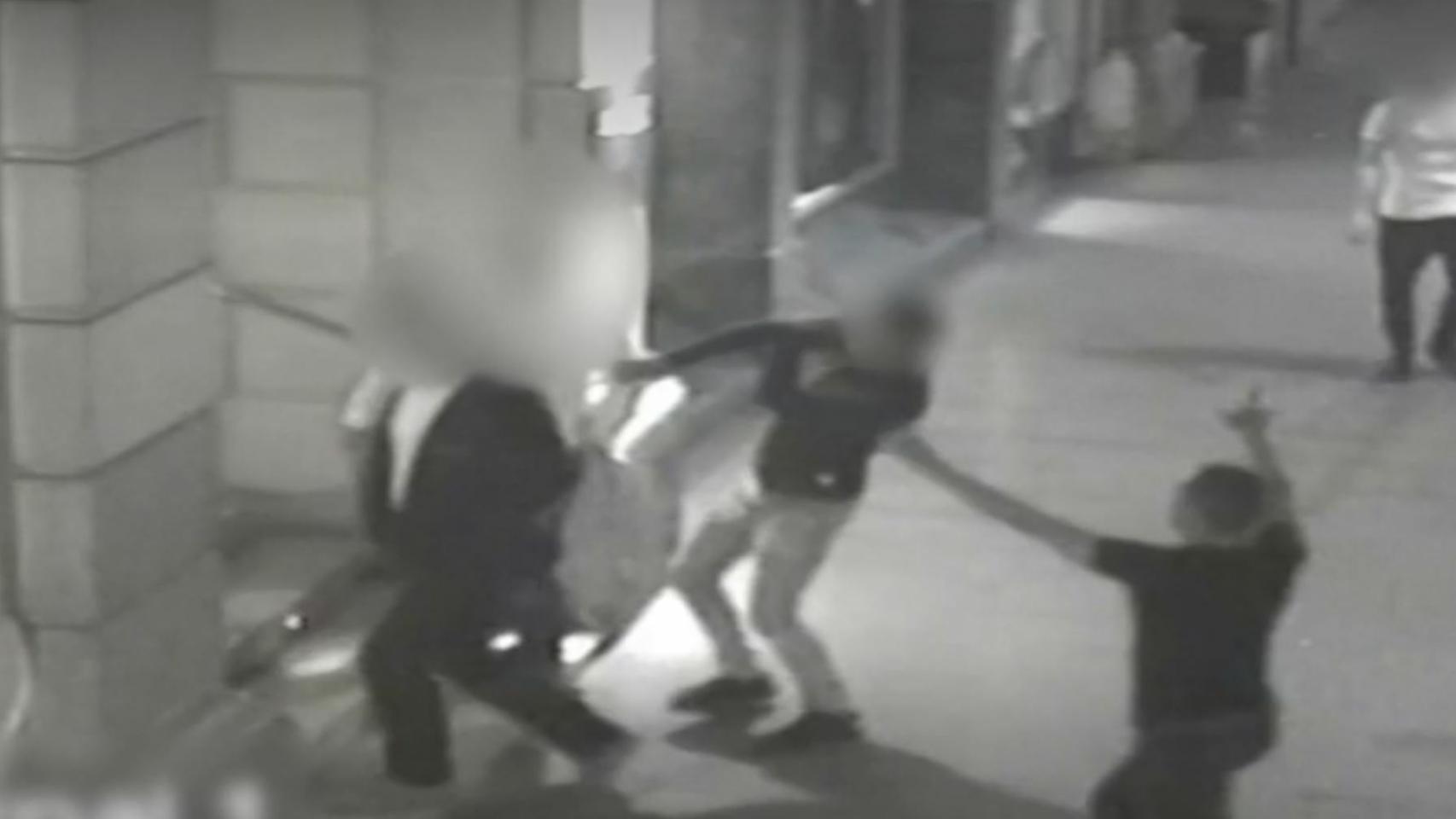 Captura de pantalla de un vídeo difundido por los Mossos sobre una banda de 'relojeros' en Barcelona