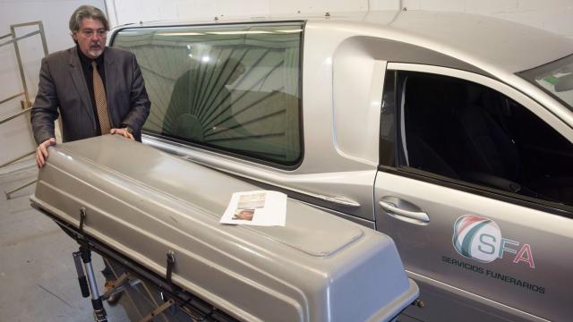 Martín Zamora lleva 22 años repatriando a los inmigrantes que mueren intentando llegar a España en pateras.