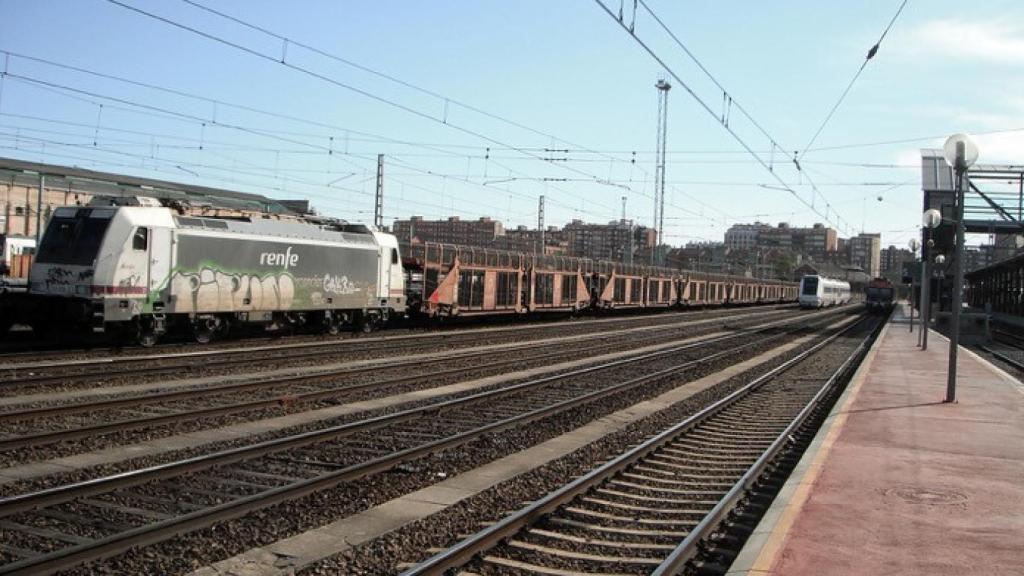 Tren de mercancías estacionado en Valladolid.