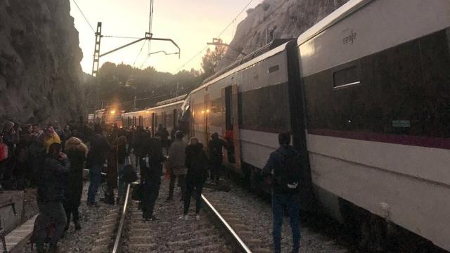 Trenes accidentados en Cataluña momentos después del choque.