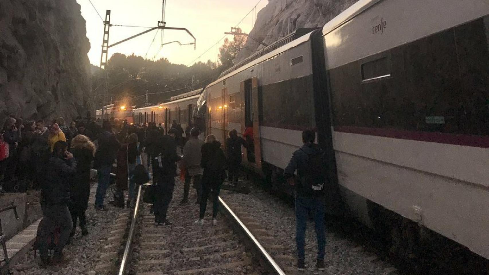 Trenes accidentados en Cataluña momentos después del choque.