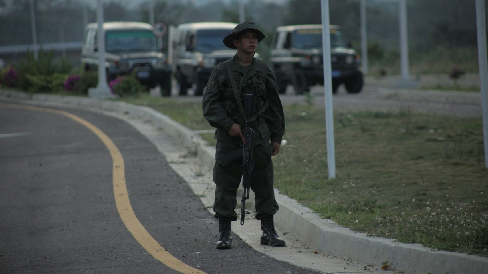 Un militar, en la frontera colombiana con Venezuela.