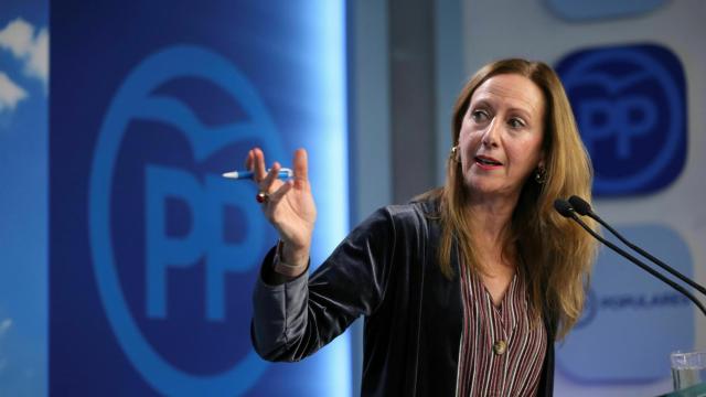 La vicesecretaria de Comunicación del PP, Marta González, durante la rueda de prensa tras el comité de dirección.