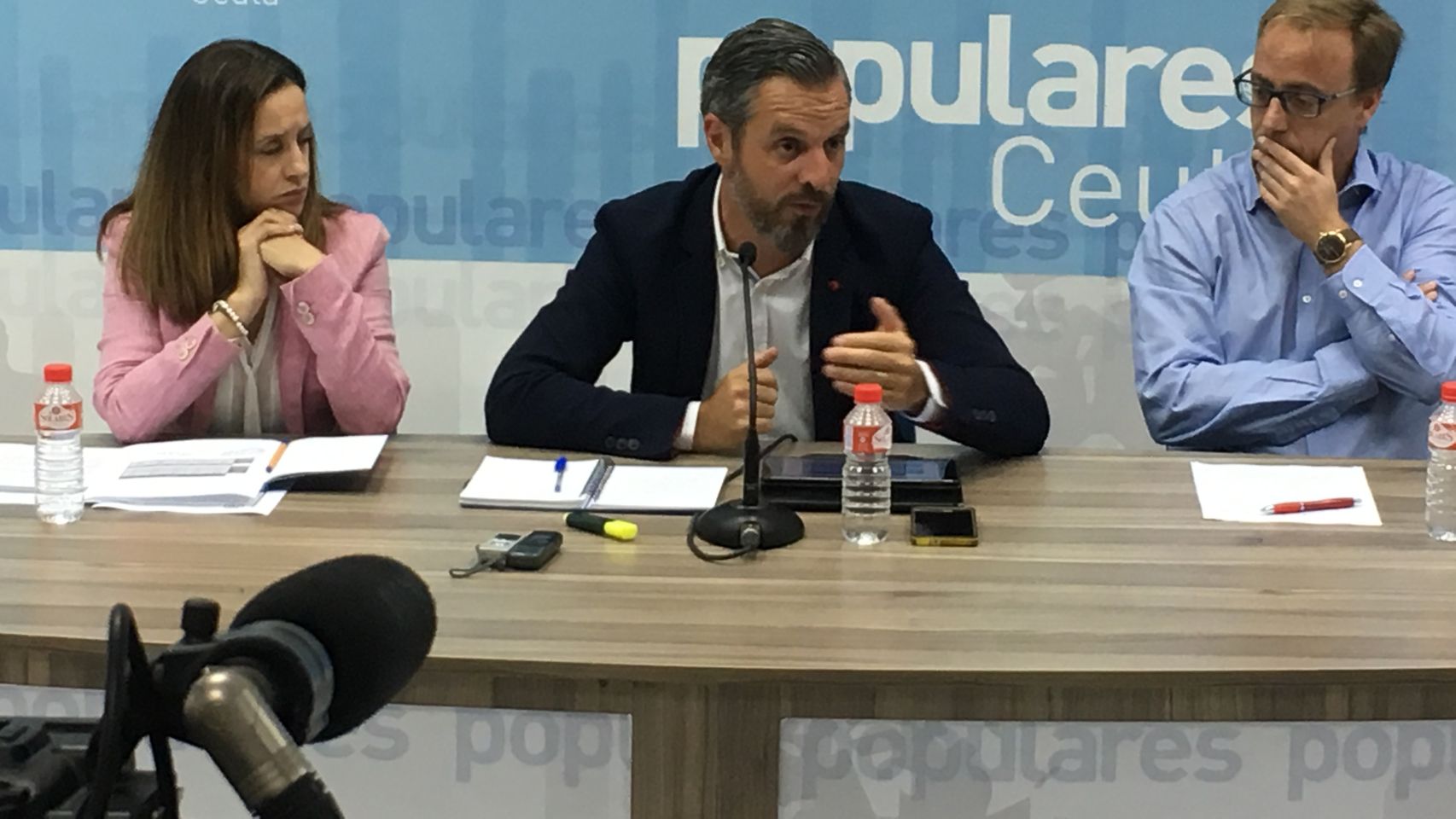 Juan Bravo (centro), nuevo consejero de Hacienda de Andalucía.