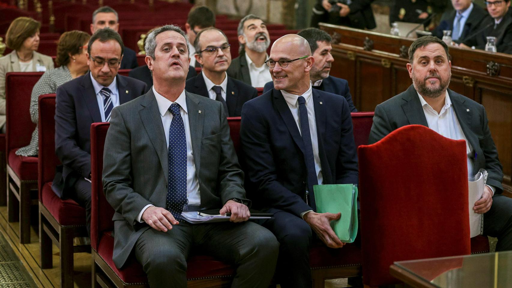 En primera fila, Joaquim Forn, Raül Romeva y Oriol Junqueras.