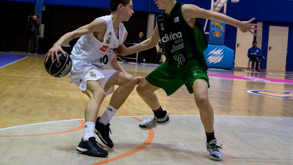 Juan Vaquero ante Joventut. Foto: Twitter (@ACBCOM)