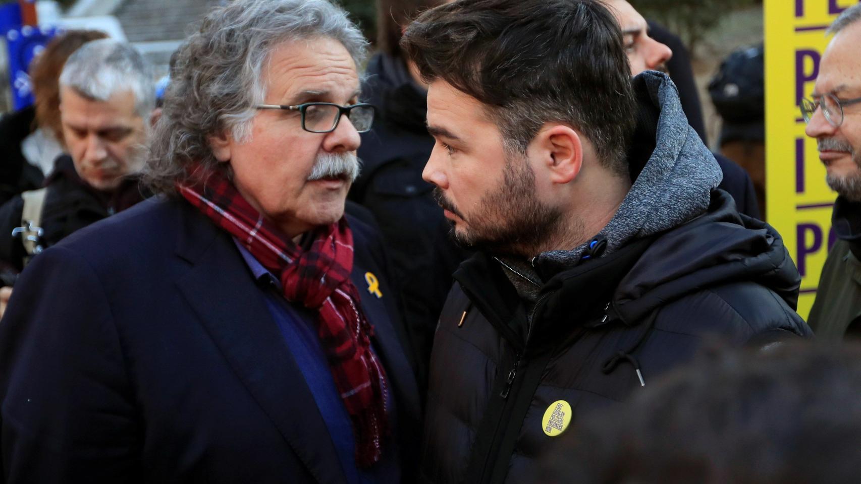 Joan Tarda y Gabriel Rufián, diputados de ERC, estuvieron presentes en la protesta frente al Supremo. / Efe