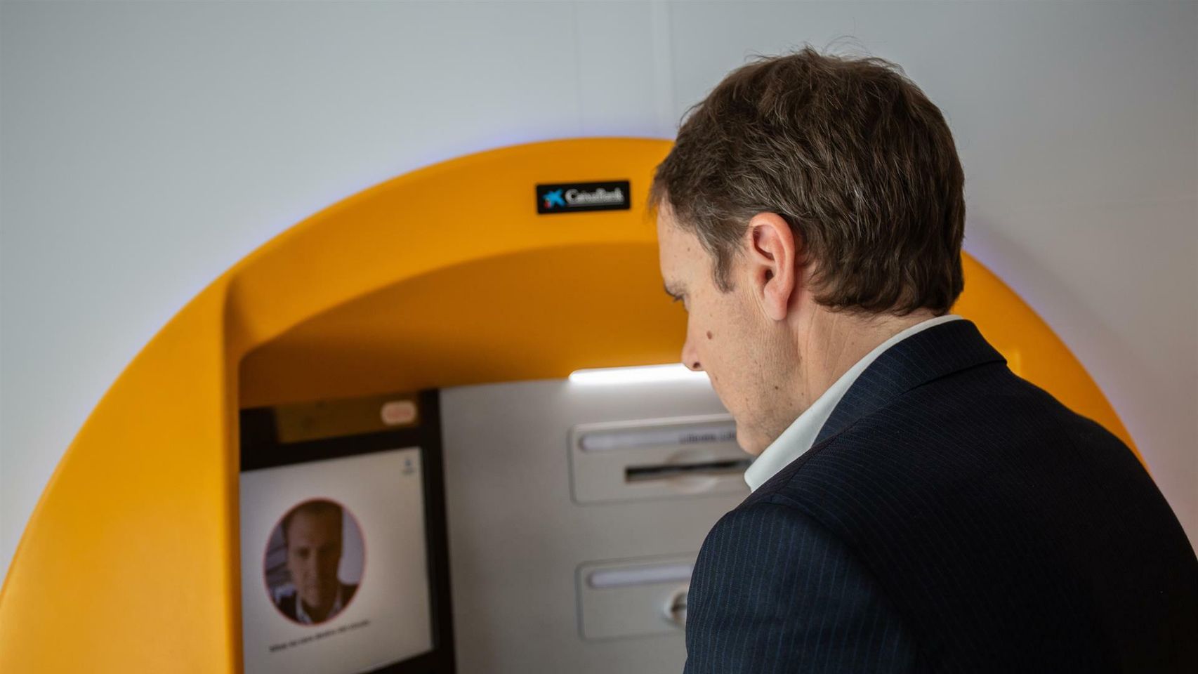 Caixabank implementa el reconocimiento facial para sacar dinero en sus cajeros