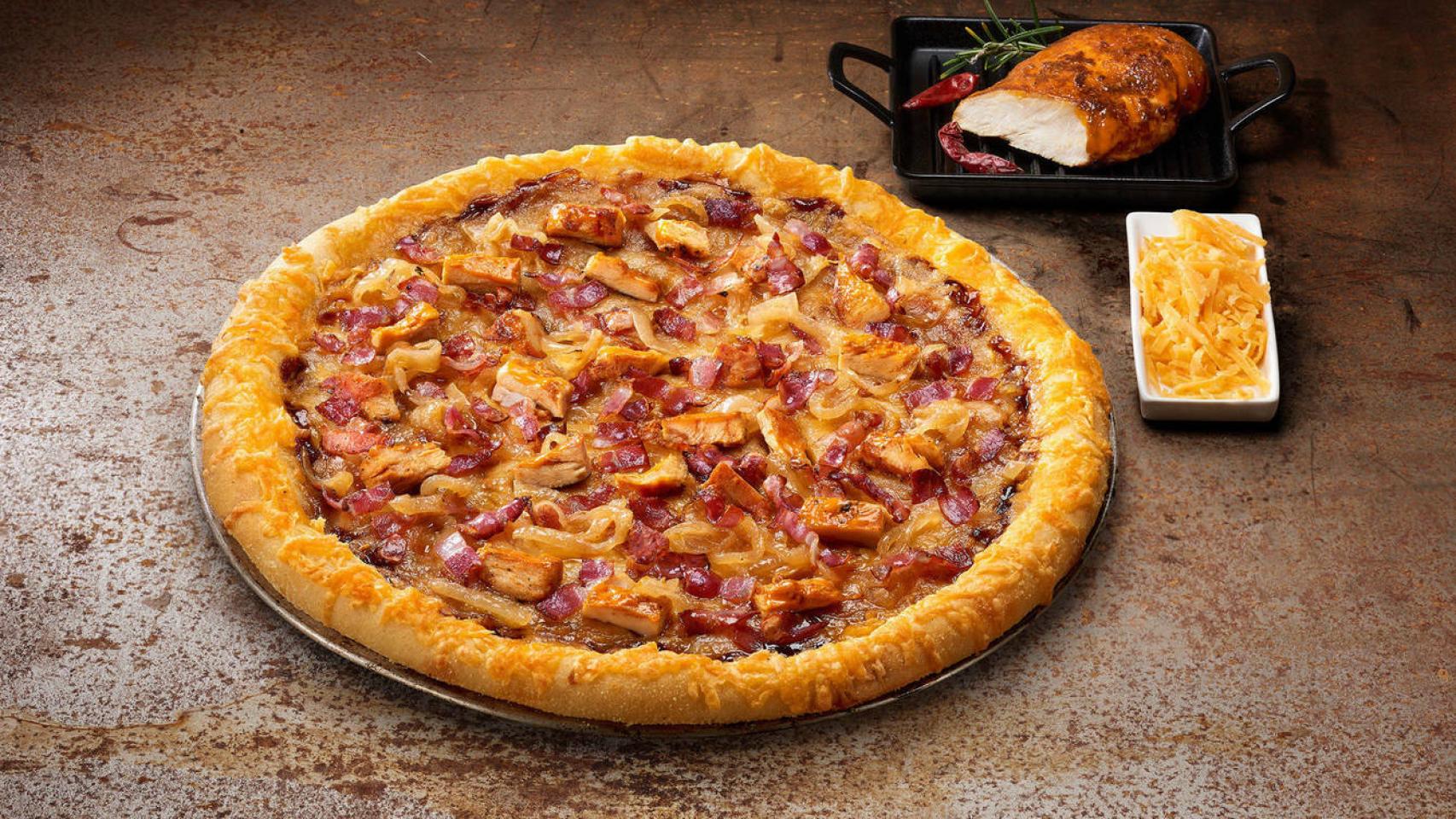 Una pizza precocinada dispuesta para ser devorada.