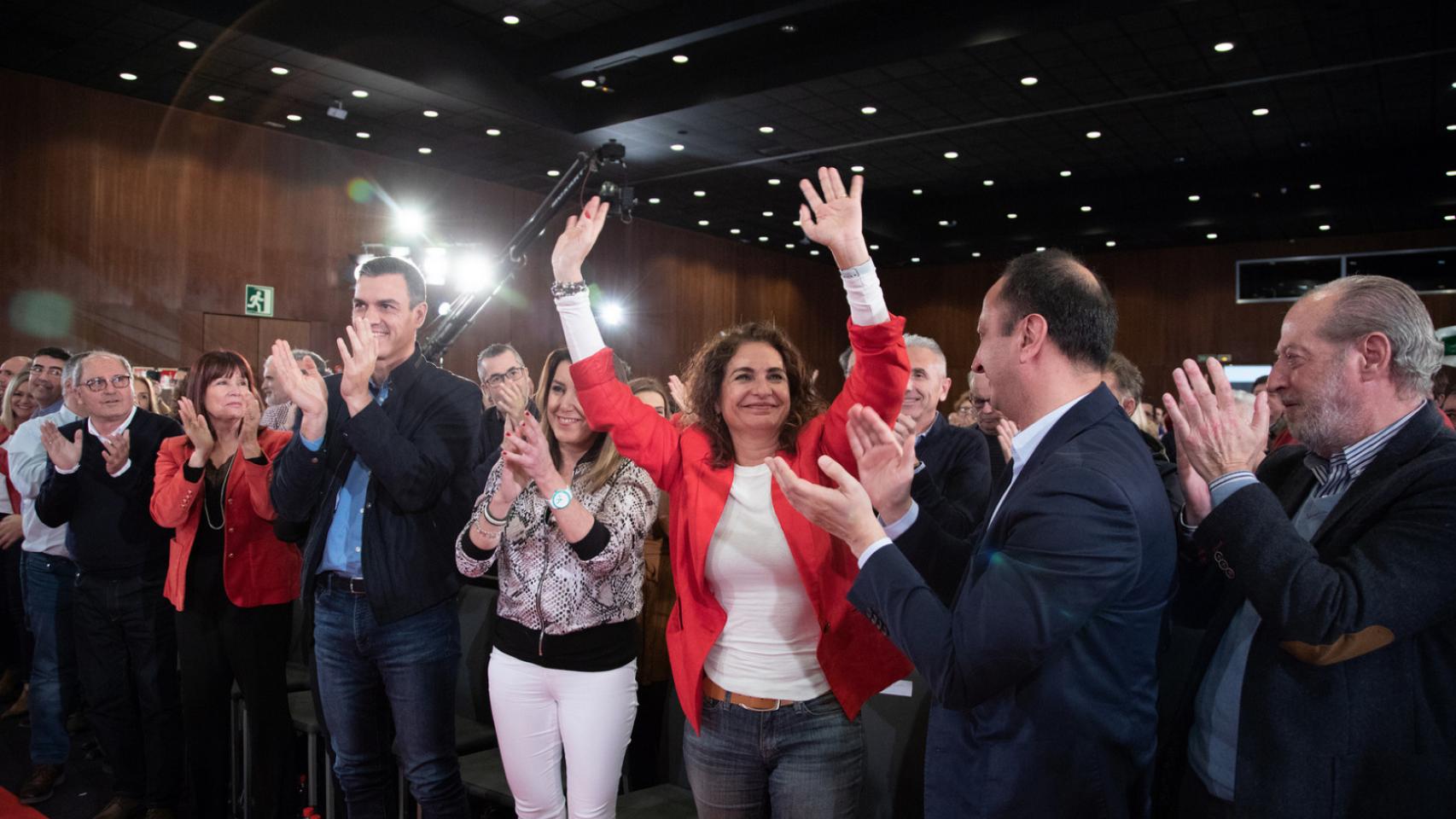 María Jesús Montero, ministra de Hacienda, aplaudida este sábado en el mitin de Sevilla.