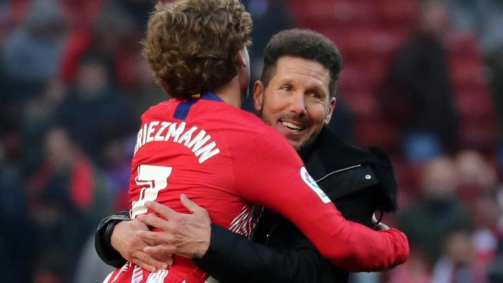 Antoine Griezmann y Simeone celebran un gol del Atlético de Madrid