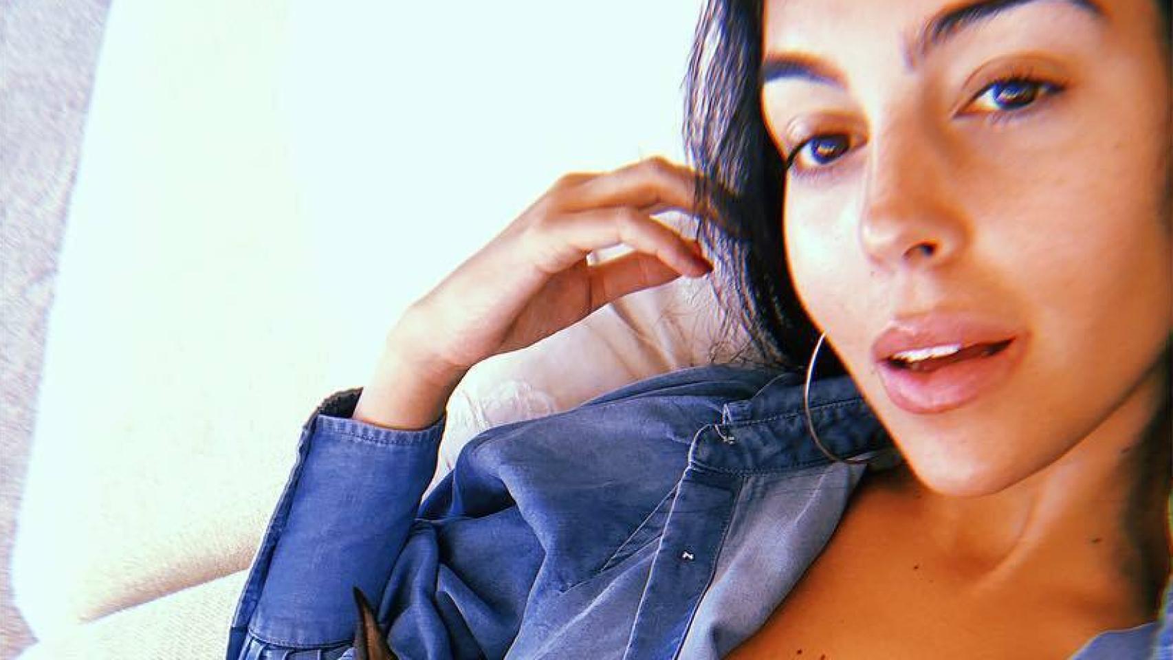 Georgina, antes muerta que sencilla para ir a la cama.