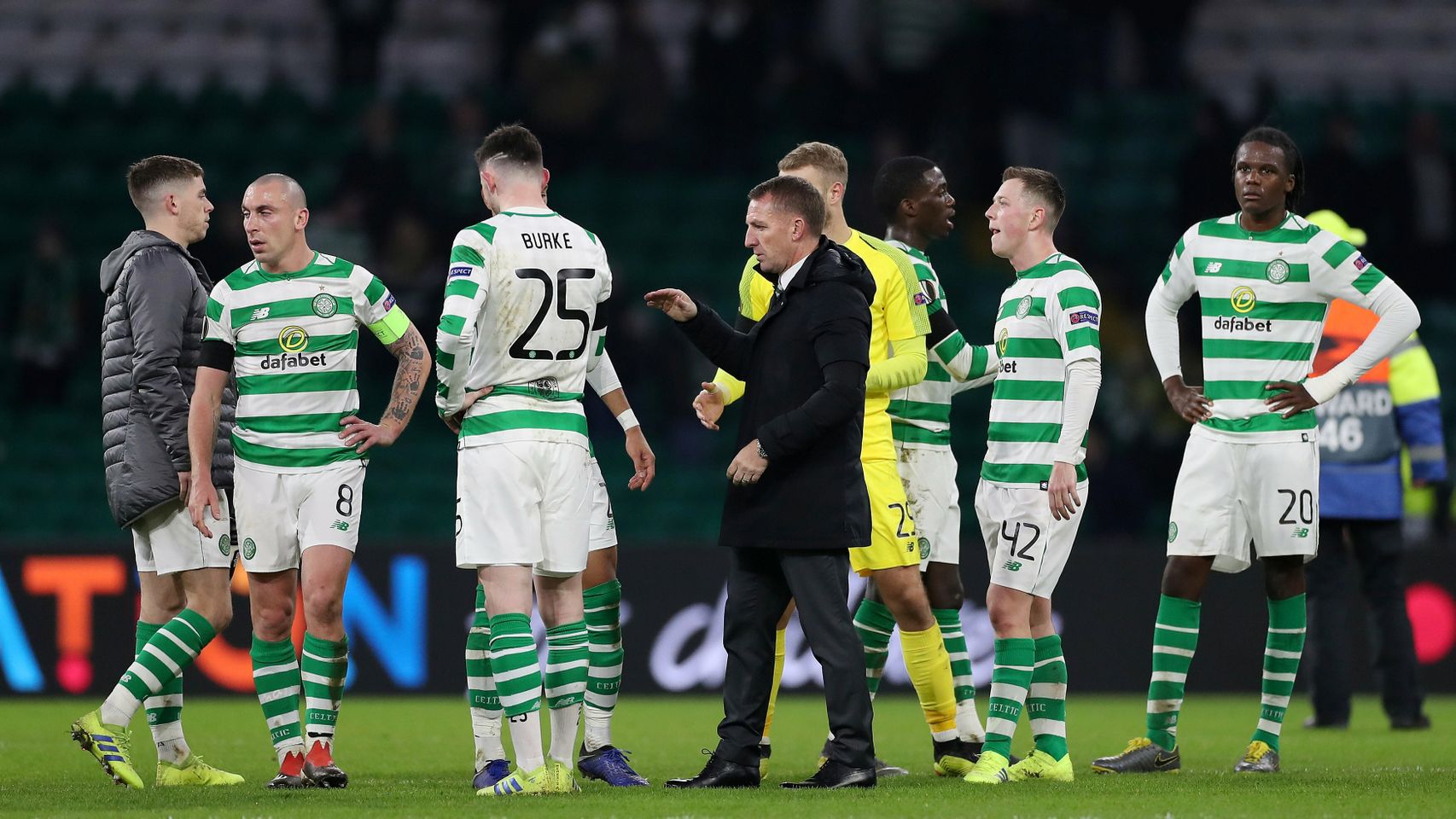 Los jugadores del Celtic tras caer ante el Valencia por 0-2