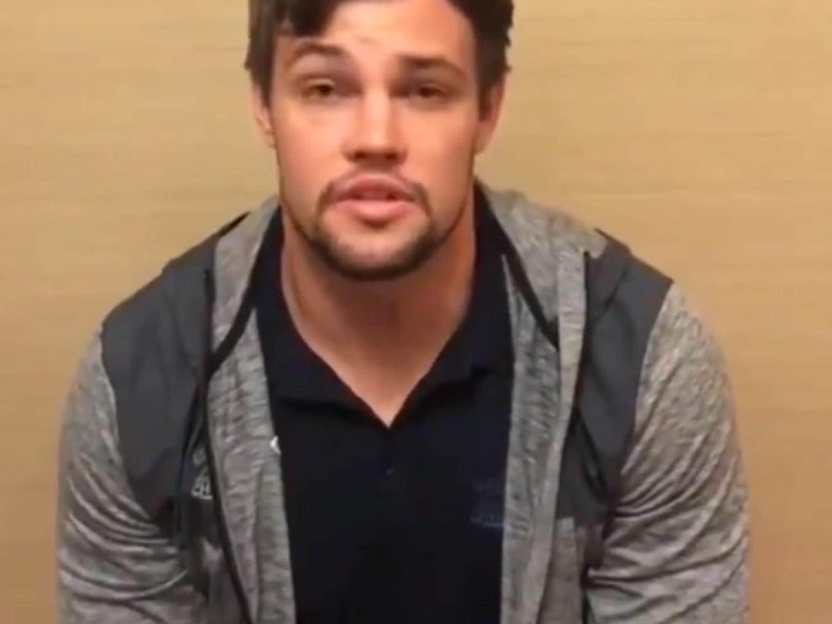 Nico Lee, pidiendo disculpas. Foto: Twitter (@CheetahsRugby)