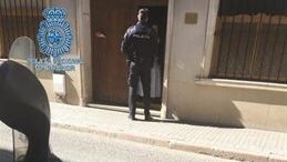 Fotografía facilitada por la Policía Nacional, en el momento de los hechos.