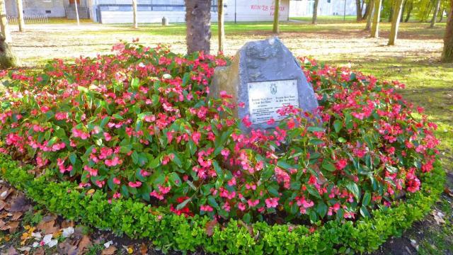 Memorial de Fernando Buesa en el lugar donde fue asesinado en 2000 por ETA