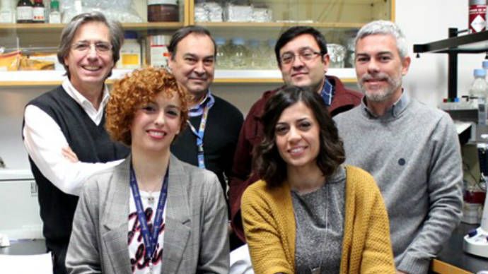 Sentadas, de izquierda a derecha, Elisa Fernández-Núñez y María Cristina Estañ. De pie, Pablo Lapunzina, Julián Nevado, Víctor L. Ruiz-Pérez y Victor Martínez-Glez.