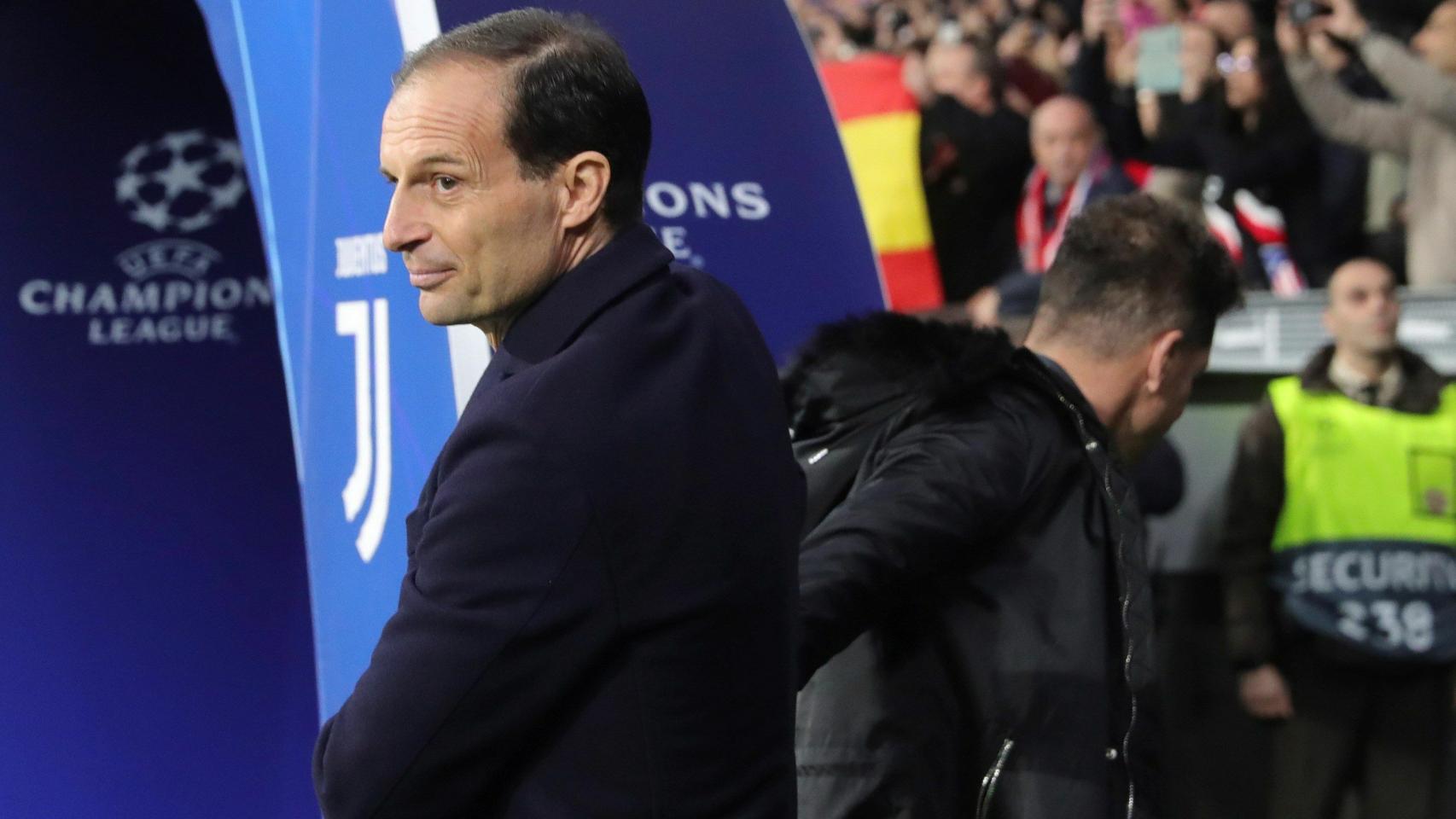 Allegri y Simeone se dan la mano tras el partido.
