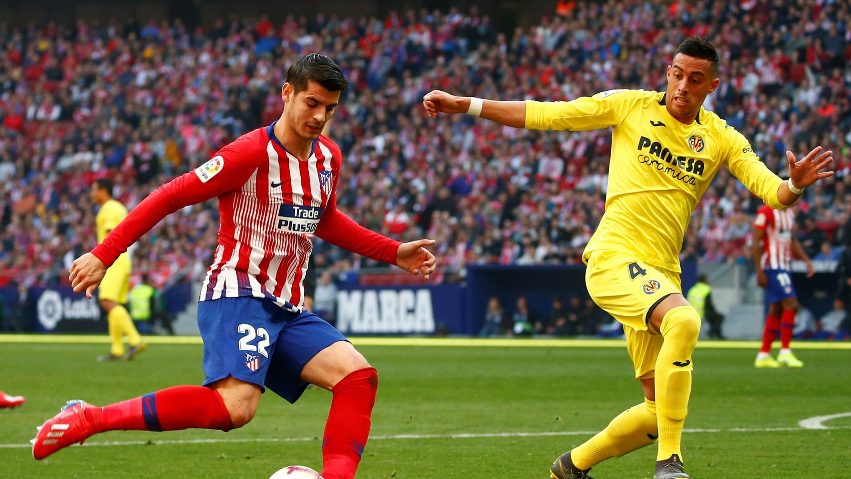 Morata dispara a puerta en el Atlético - Villarreal