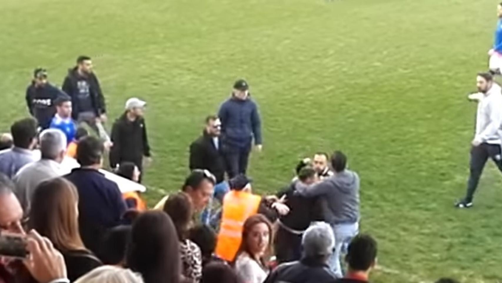 Los ultras del Xerez CD agreden a los jugadores del Écija al final del partido