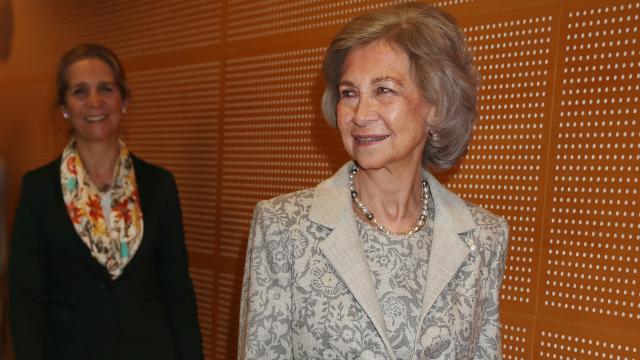 La Reina Sofía reaparece en un acto público al lado de su hija, la infanta Elena