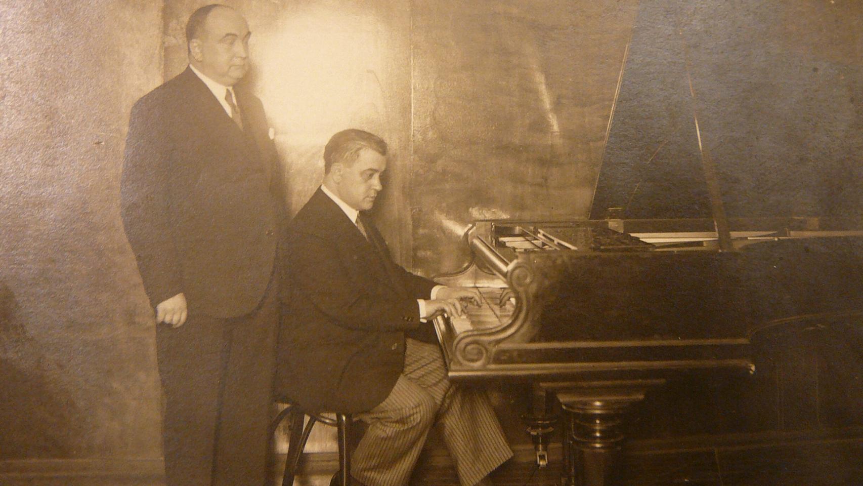 Eusebius, con su amigo el organista Miguel Echeveste.