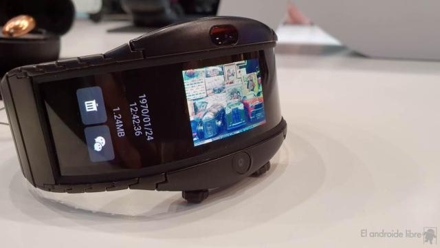 ¿Es un reloj, un móvil…? Probamos el Nubia Alpha