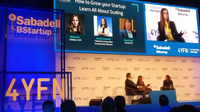 David Grant (Aerial), Alicia Asín (Libelium) y Guenia Gawendo (Telefónica) durante la charla.