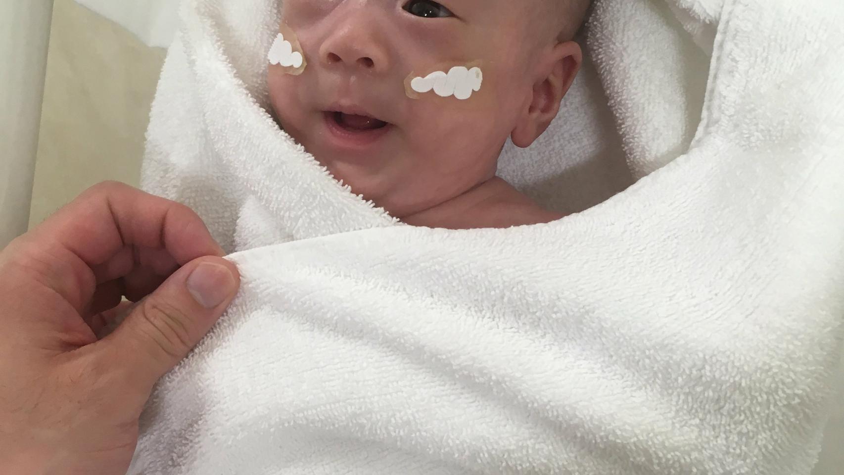 El pequeño con su peso actual.