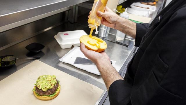 Interior del local de Deliveroo Editions en el barrio de Atocha, en Madrid.