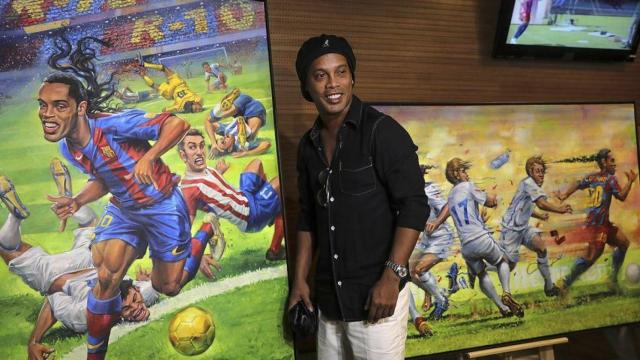 Ronaldinho durante la inauguración de la exposición