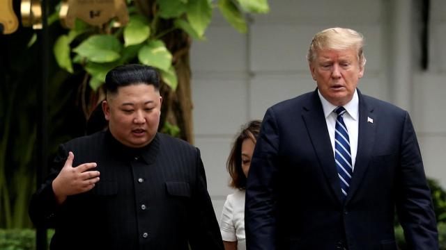 Kim Jong-un y Donald Trump, durante su última reunión en Hanói.