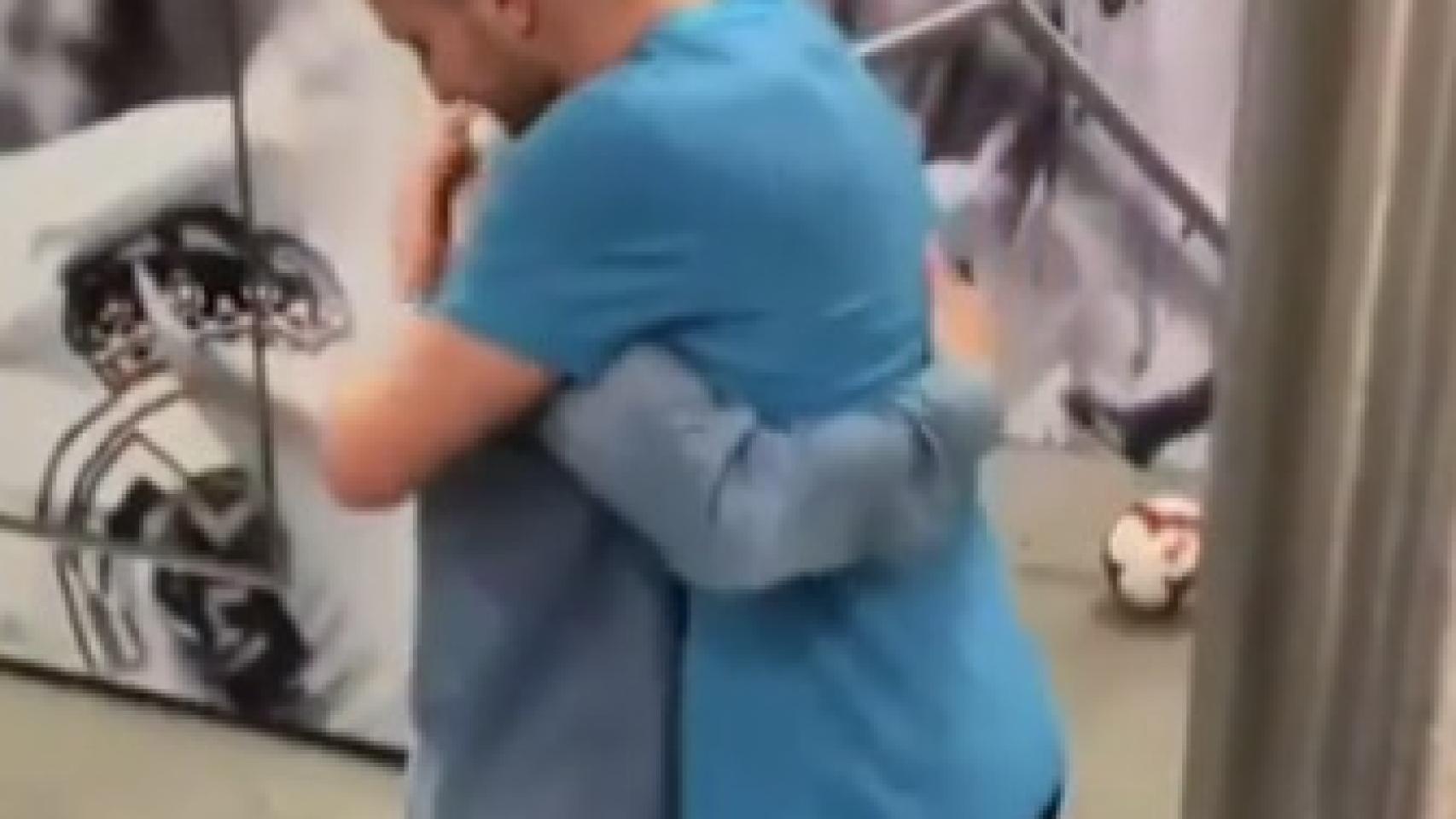 Abrazo de Rakitic y Modric tras El Clásico liguero