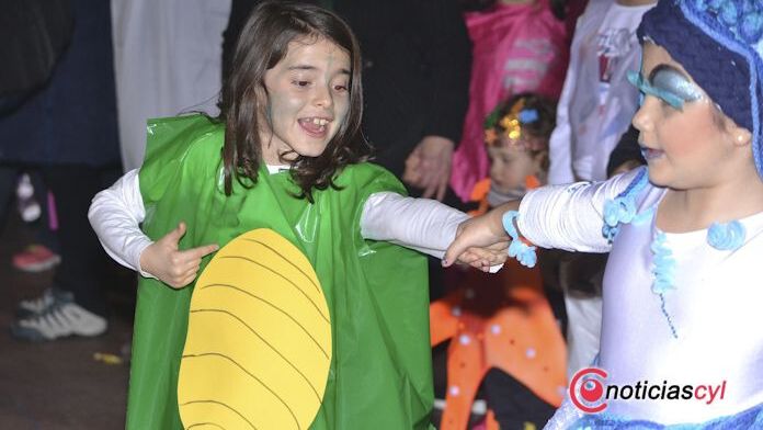 Valladolid-zaratan-carnaval-desfile-baile-disfraces-058
