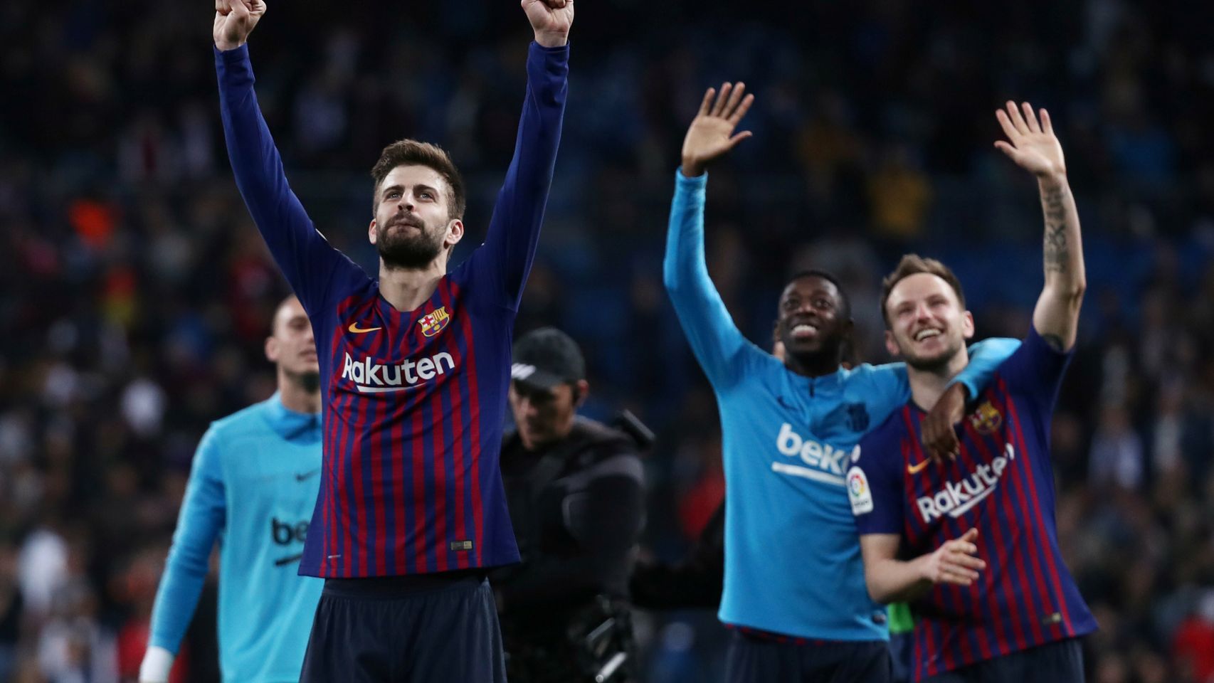 Piqué celebra la victoria del Barcelona en El Clásico